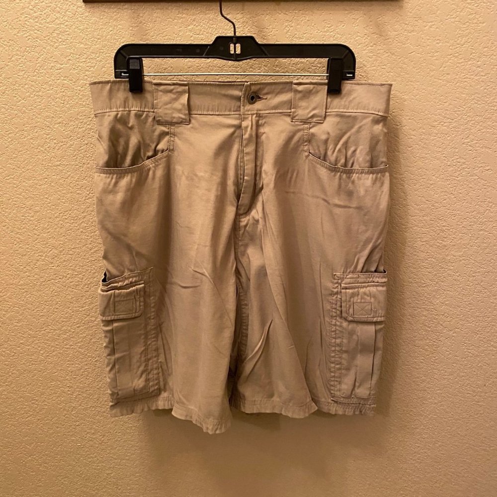 Eddie Bauer Men's cargo shorts, size 34, Khaki, 95% nylon, 5% spandex